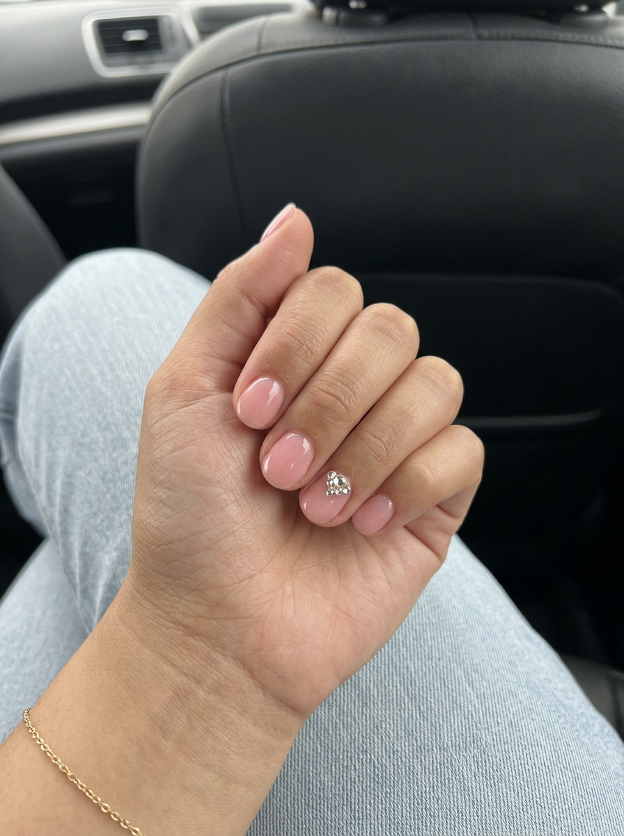 Short round summer nails 2026: Glamorous sheer pink with rhinestone accent on ring finger for parties.